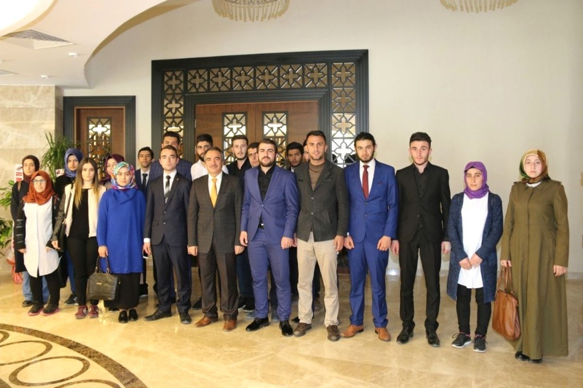 Üniversite Öğrenci Konseyi ve Üniversite Ülkü Ocakları Teşkilatı Rektör Bağlı\'yı Ziyaret Etti