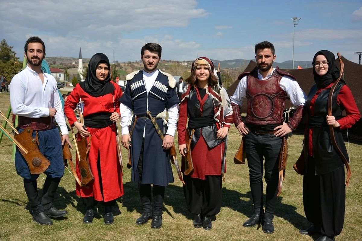 Uşak Üniversitesi\'nde Geleneksel Okçuluğu Yaşatıyorlar
