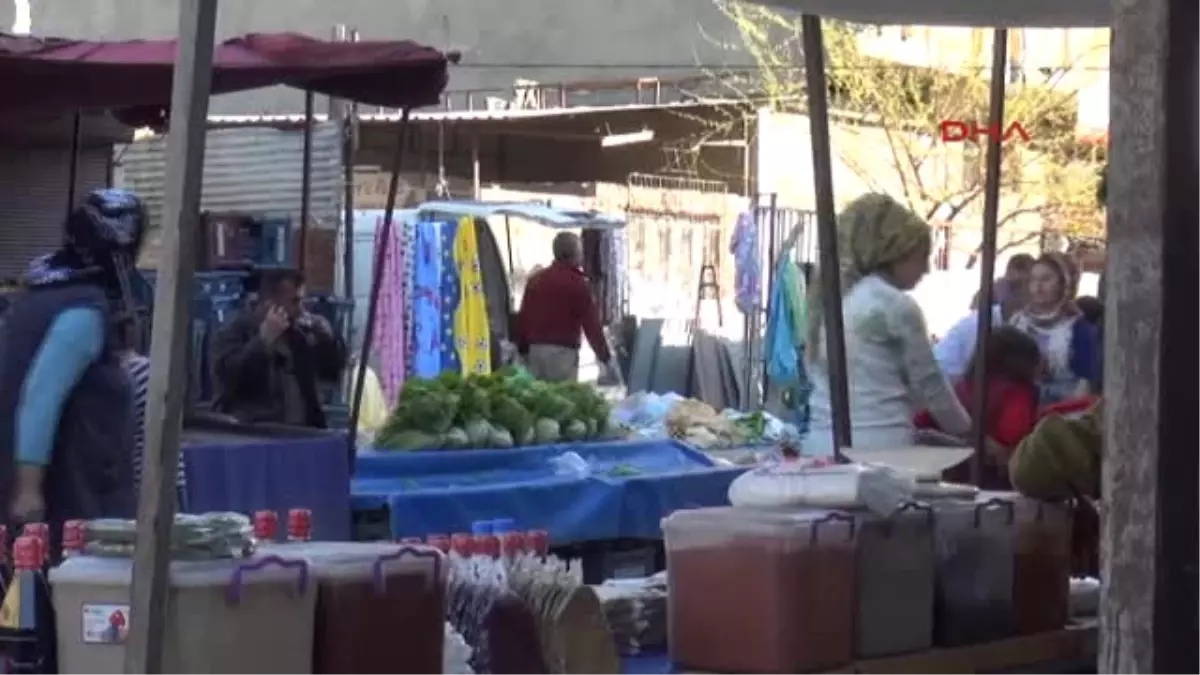 Adana Iki Grup Çatıştı, Pazar Yerinde Arada Kalan 6 Kişi Yaralandı