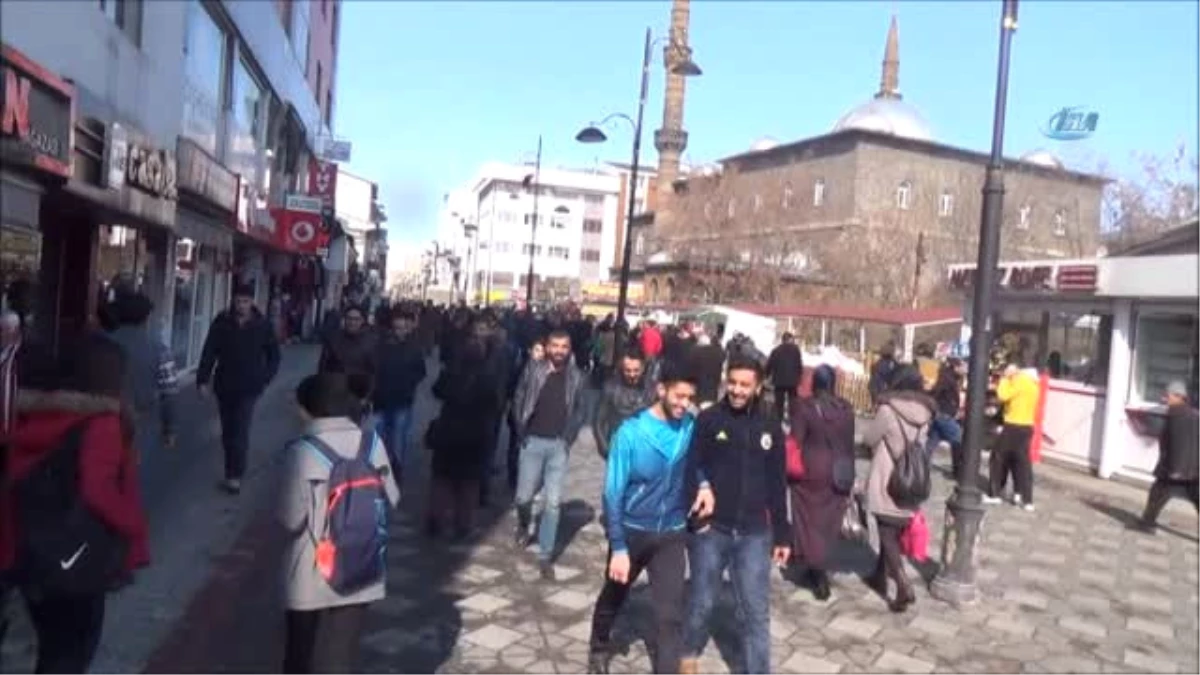 Ağrı\'da Vatandaşlar Güneşin Tadını Çıkardı