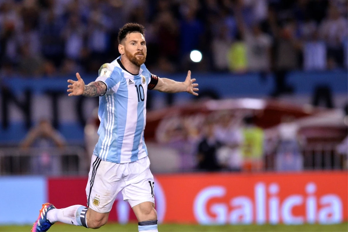 Arjantin\'i Messi Sırtladı