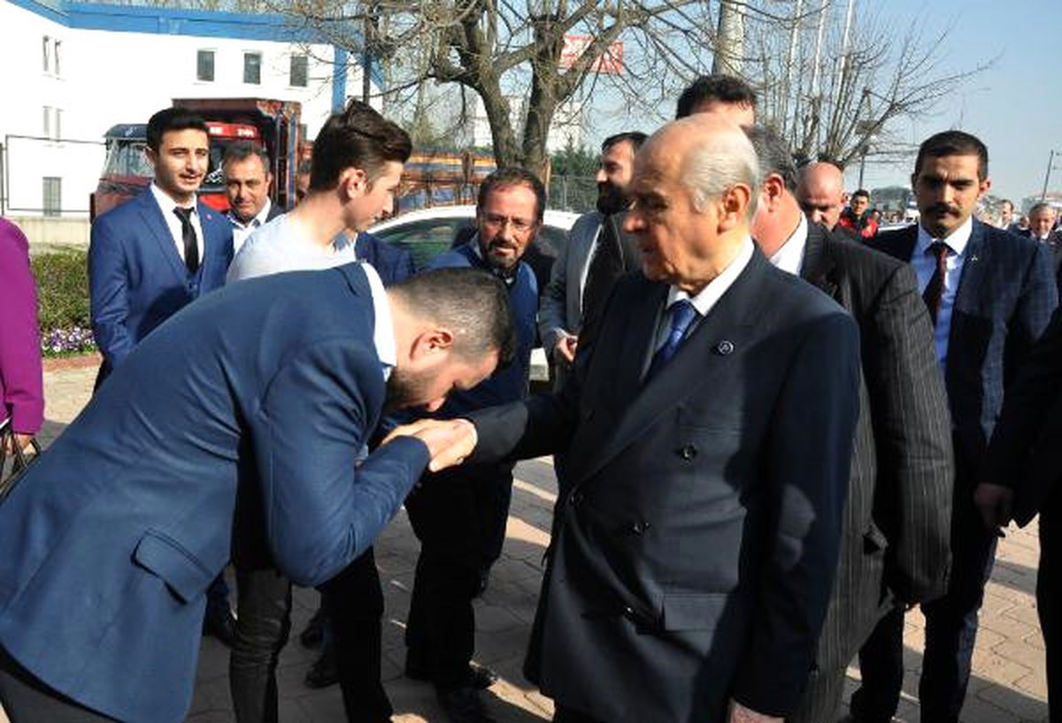 Bahçeli İnegöl'de Mola Verip Köfte Yedi