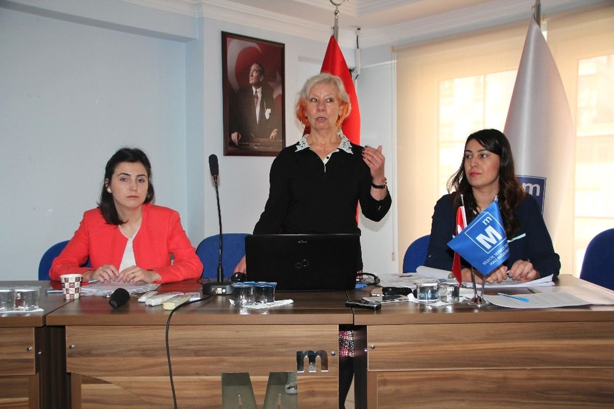 Bilecikli Eczacılara Smart ve Akıllı Eczane Modeli Projesi Semineri Verildi