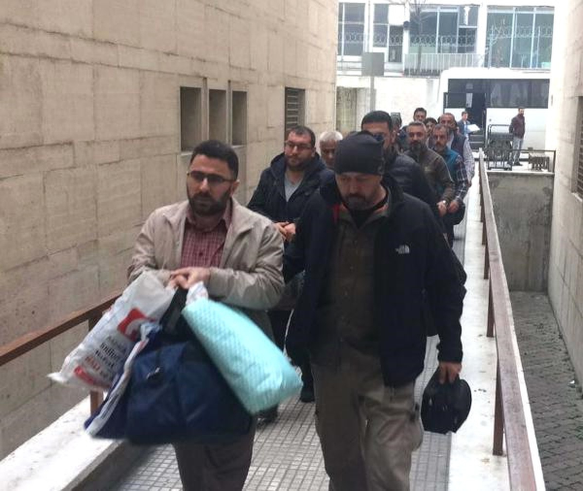 Bursa\'da Fetö\'den Gözaltına Alınan 10 Eski Gelir Uzmanı ve Yardımcısı Adliyede