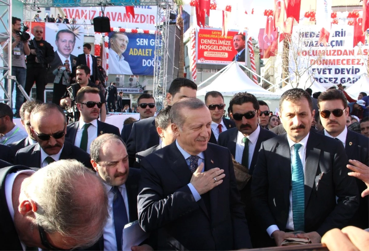 Cumhurbaşkanı Erdoğan Vatandaşlarla Fotoğraf Çektirdi