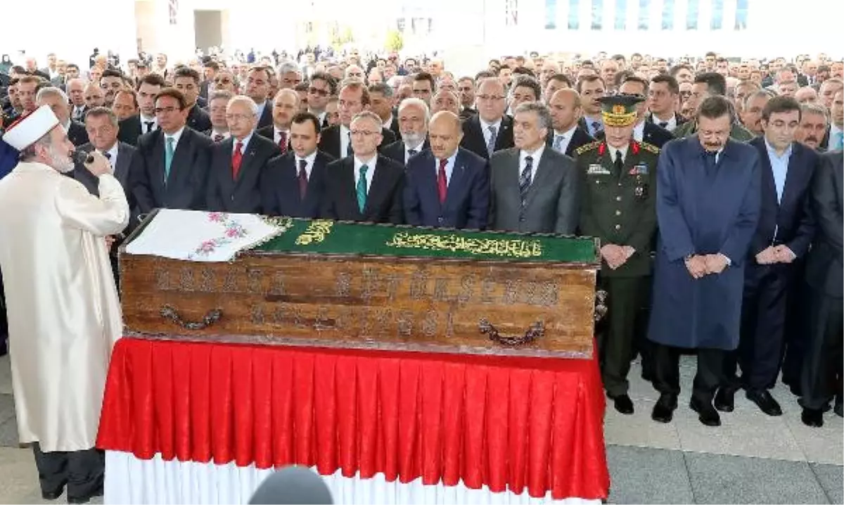 Dha Ankara - TOBB Başkanı Hisarcıklıoğlu\'nun Annesi Solmaz Hisarcıklıoğlu, Son Yolculuğuna Uğurlandı