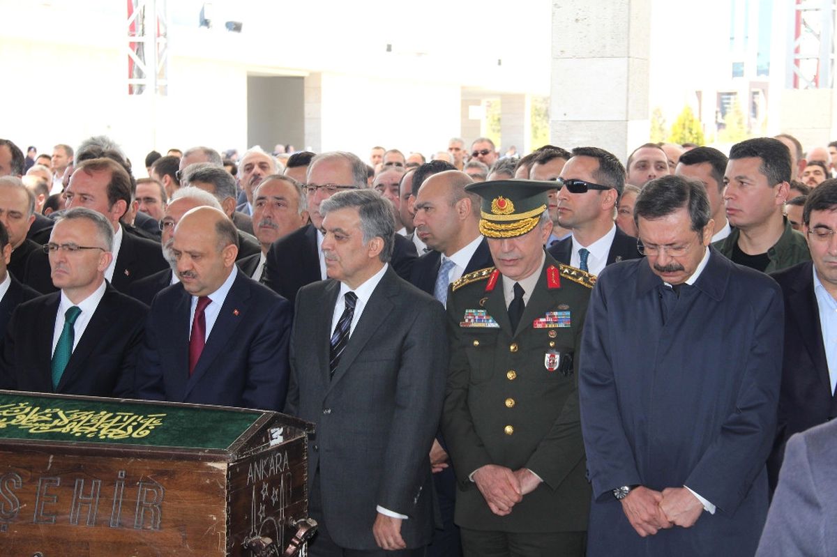 Dha Yurt: TOBB Başkanı Hisarcıklıoğlu\'nun Annesi Solmaz Hisarcıklıoğlu, Son Yolculuğuna Uğurlandı