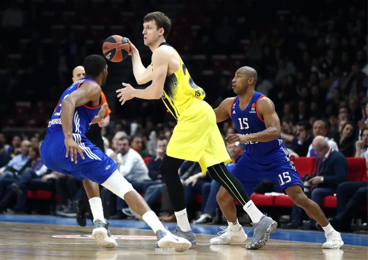 Euroleague\'deki Türk Derbisinde Kazanan Anadolu Efes