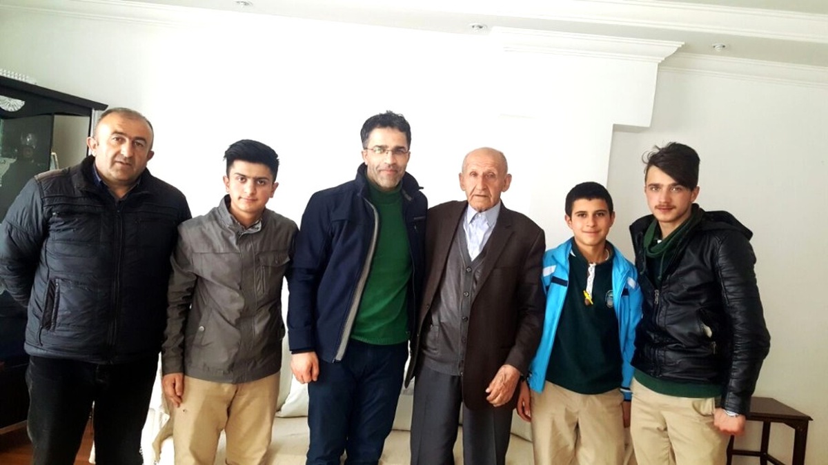 Hakkari Aihl Öğrencilerinden Yaşlılara Ziyaret