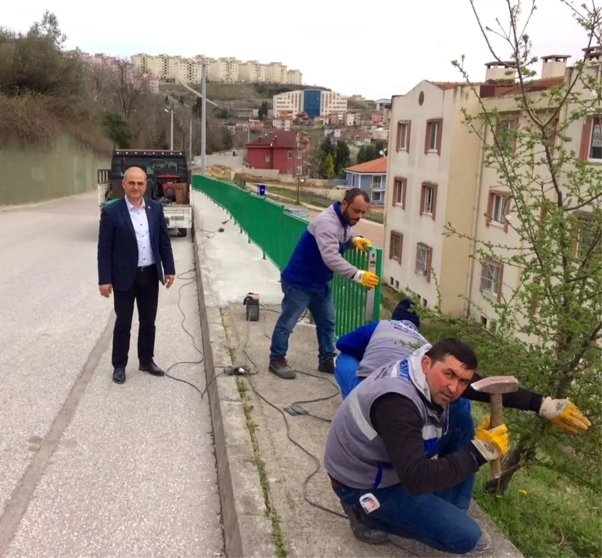 İzmit\'te Yol Açma ve Korkuluk Çalışması