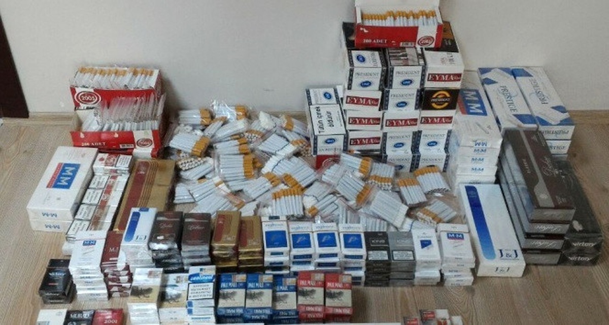 Kamyonetin Yedek Lastiğinden Kaçak Sigara Çıktı
