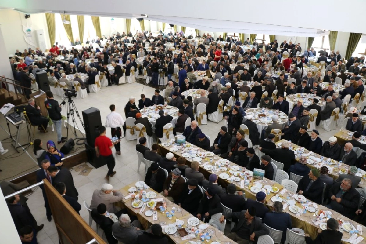Kumru\'da 700 Yaşlı İnsan Yemekte Bir Araya Geldi