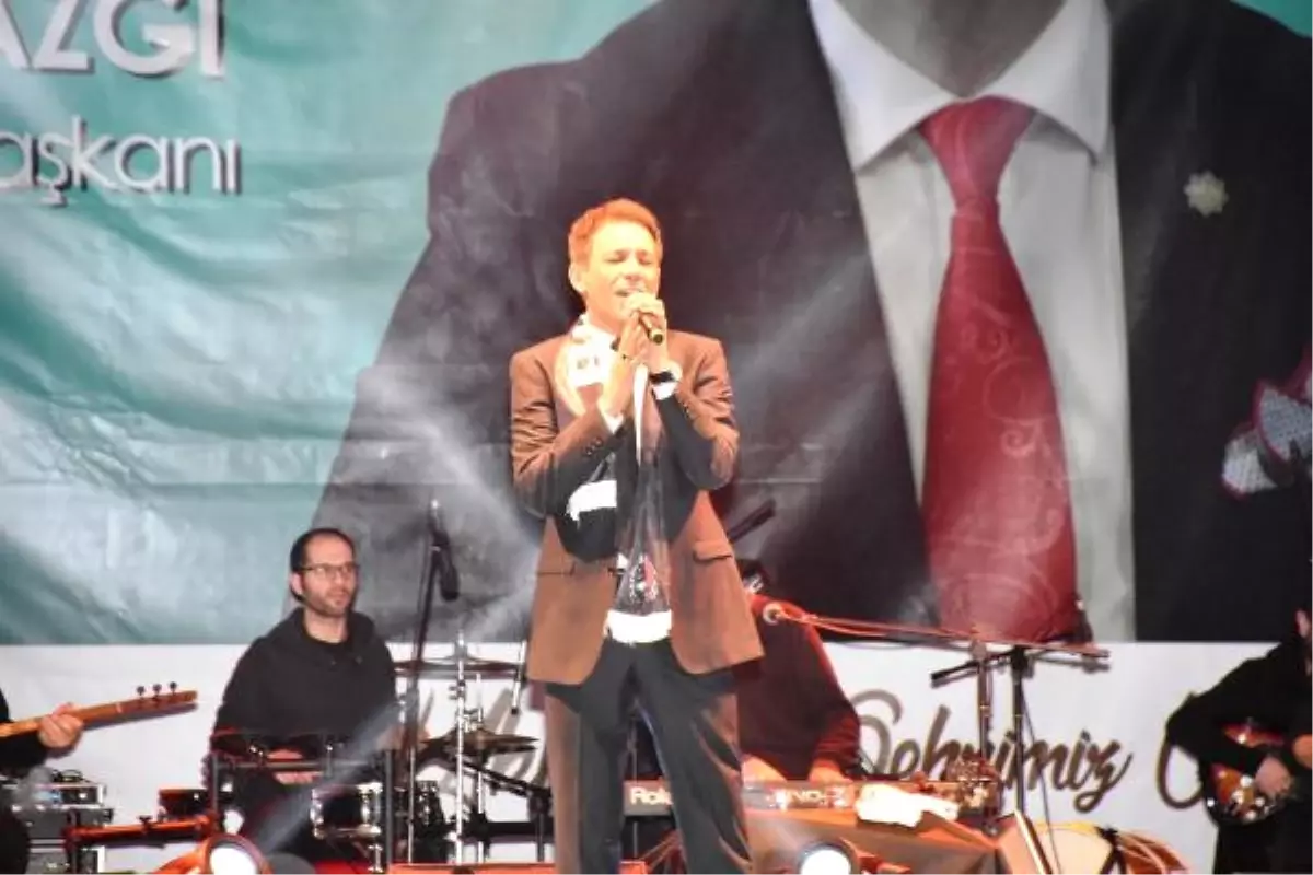 Mustafa Yıldızdoğan, Aksaray Konserinde Gençleri Coşturdu