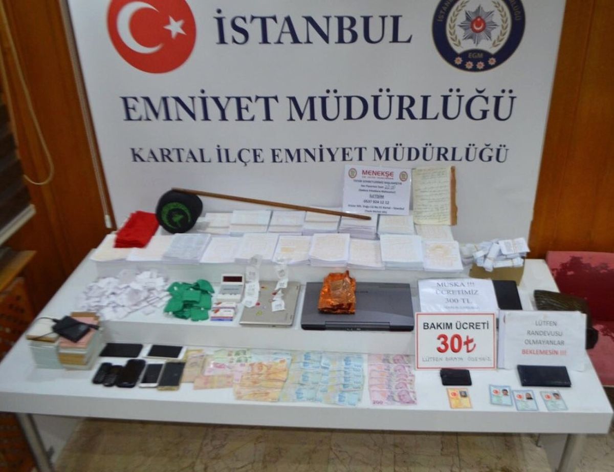 Müşterilerine Numaratörle Sıra Veren Sahte Hoca Yakalandı