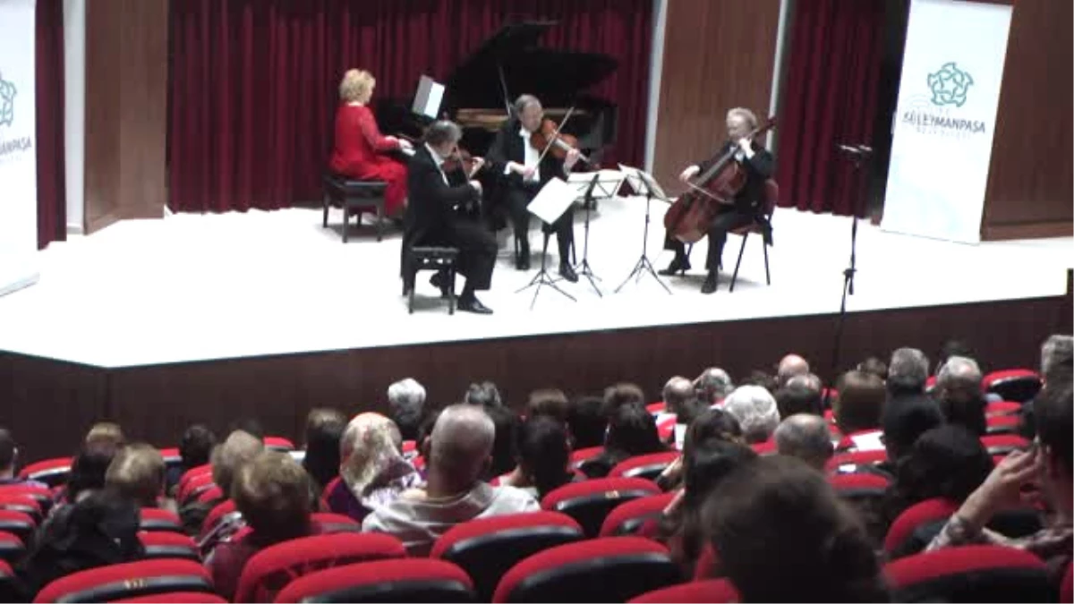 Piyanist Onay Tekirdağ\'da Konser Verdi