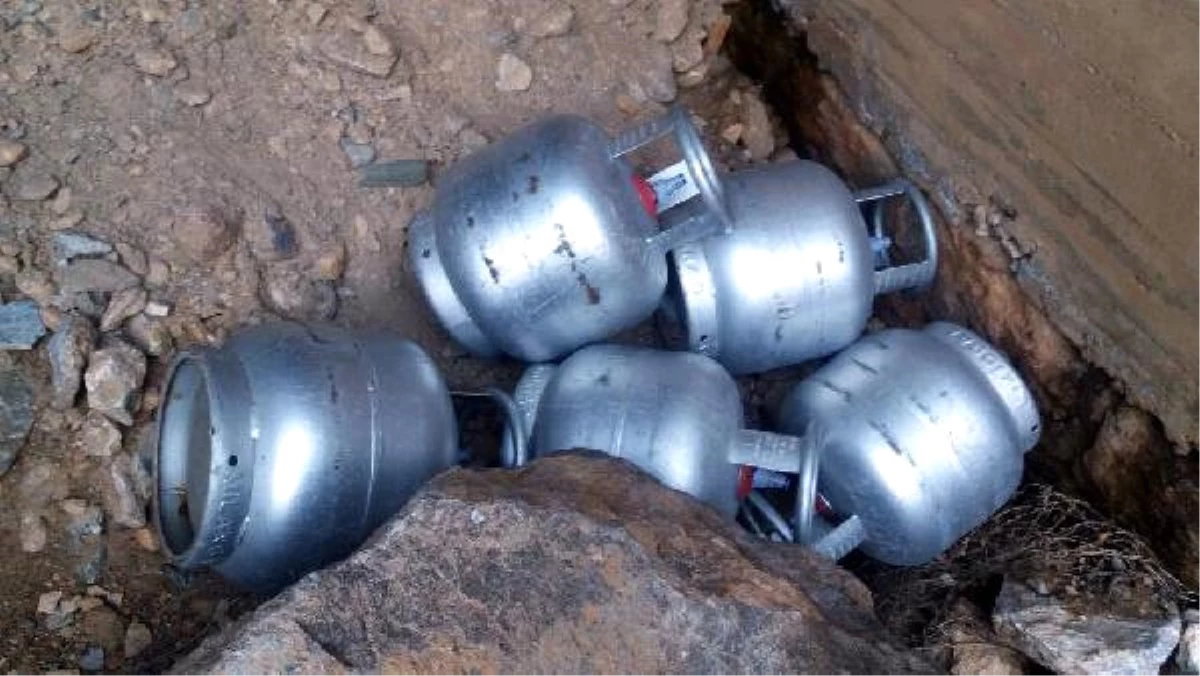 PKK\'nın Yola Tuzaklamak İstediği 2 Tonluk El Yapımı Bomba İmha Edildi