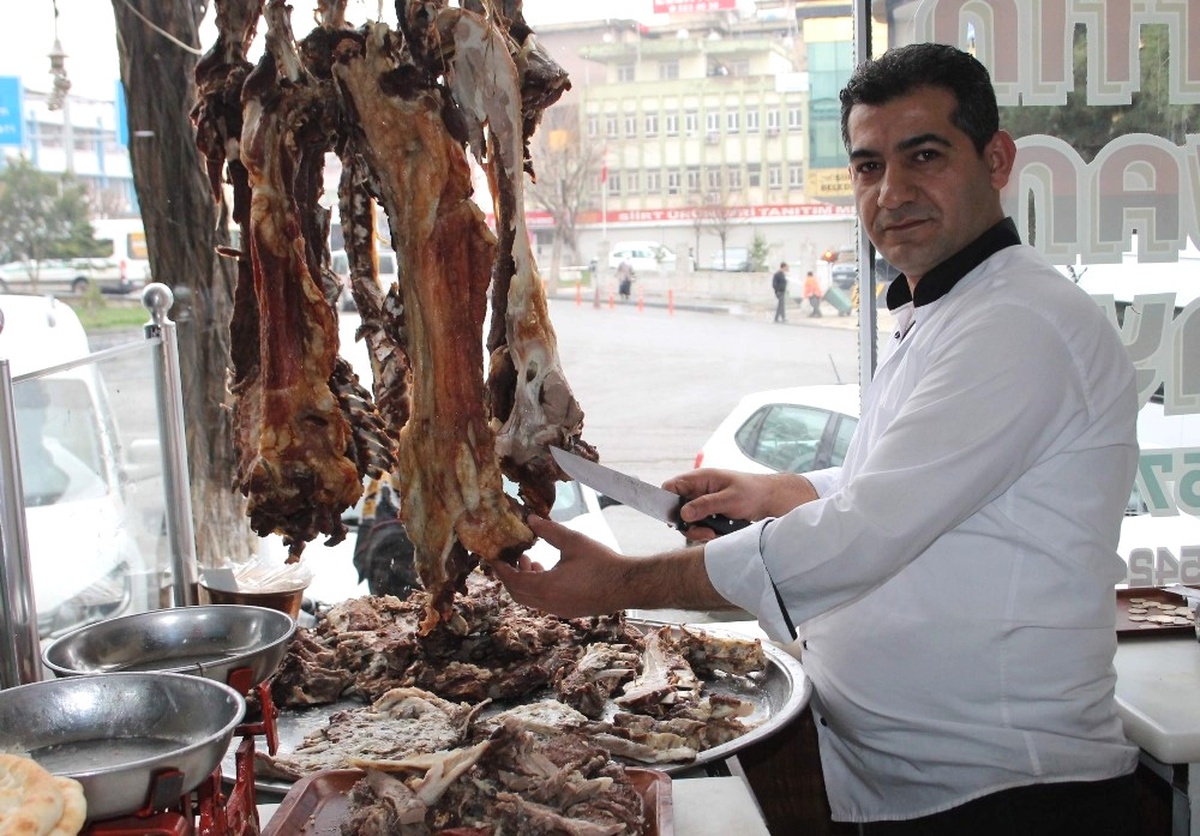 Siirt\'te Bir Asırdır Vazgeçilmeyen Lezzet: Büryan Kebabı