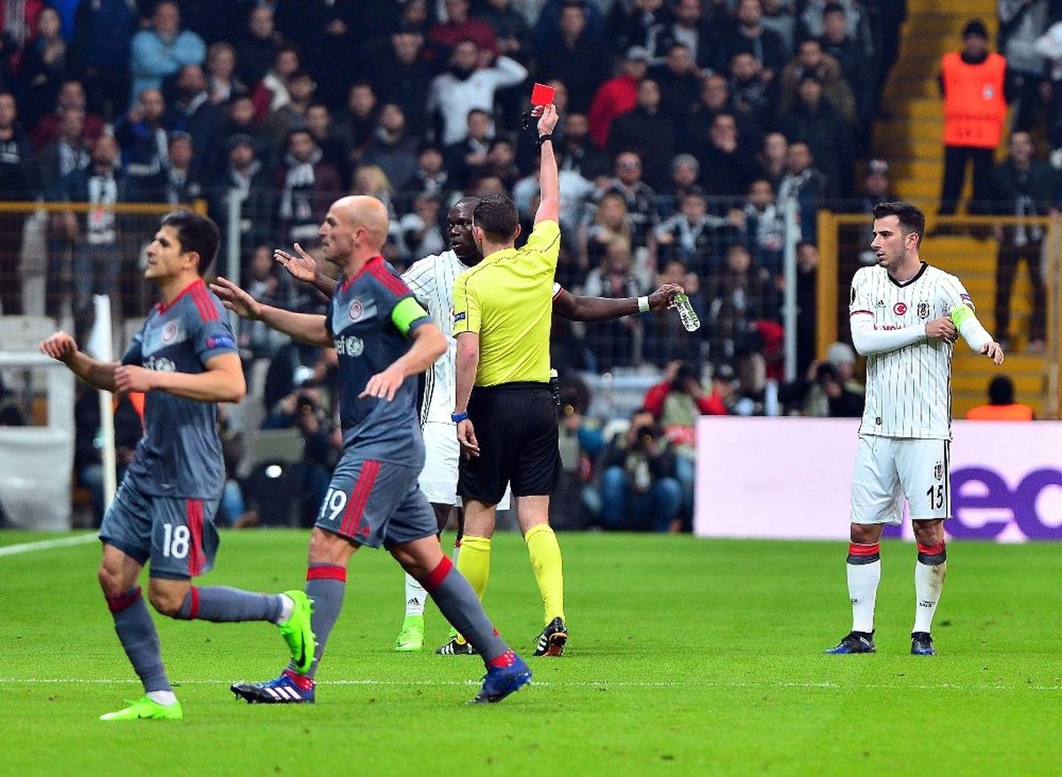 Uefa, Aboubakar\'ı 3 Maç ile Cezalandırdı