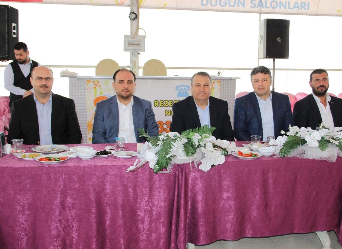 AK Parti\'den Makedon Göçmenleriyle Buluşma