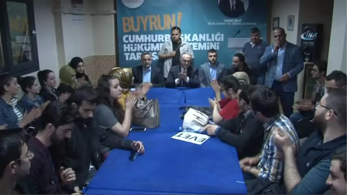 Bakan Özlü, İzmir\'de Gençlerle Buluştu