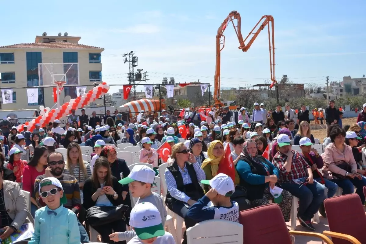 Başbakan\'ın Eşi Torbalı\'daki Törene Telekonferansla Bağlandı