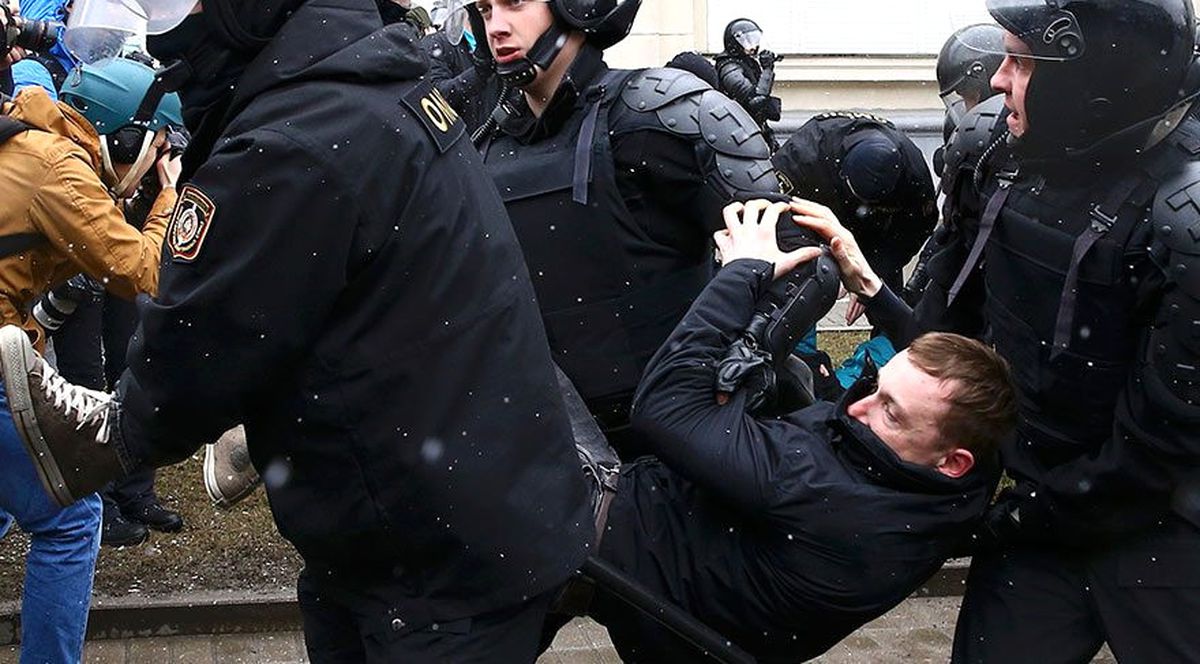 Belarus\'ta Göstericilere Sert Müdahale: 100\'den Fazla Gözaltı