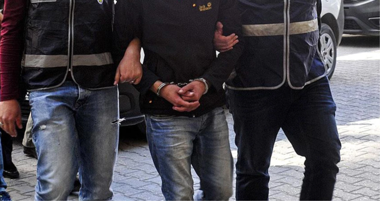 Belediye Otobüsünün Camındaki Türk Bayrağını İndiren Şahıs Tutuklandı