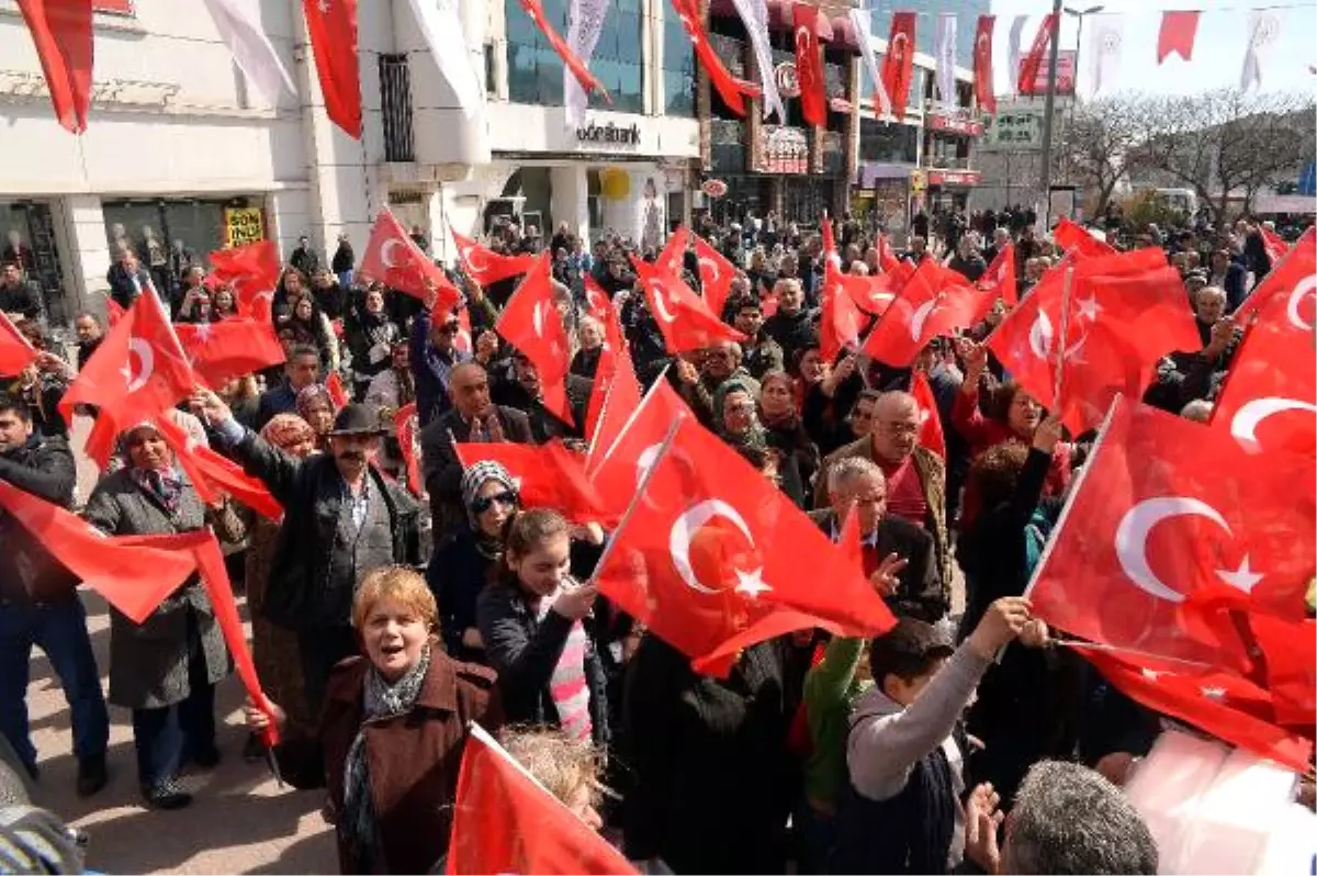 CHP Genel Başkan Yardıımcısı Cankurtaran \'Hayır\' Pilavı Dağıttı