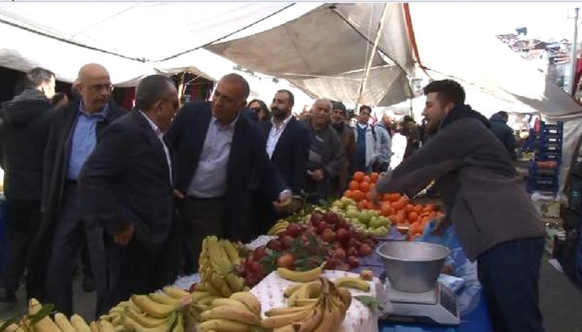 CHP\'li Tekin ve Berberoğlu "Evet" Standını Ziyaret Etti