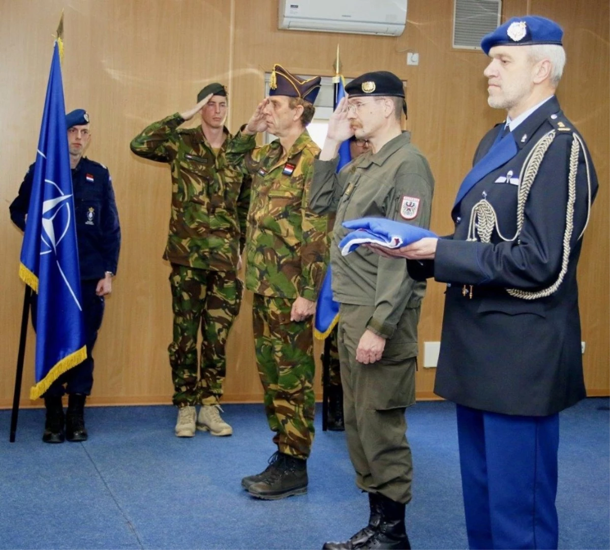 Hollanda Askerleri Kosova\'dan Ayrılıyor