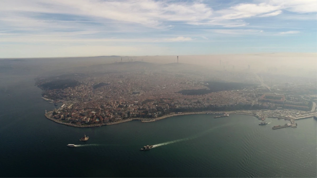 Istanbul\'u Kaplayan Yoğun Sis Havadan Görüntülendi