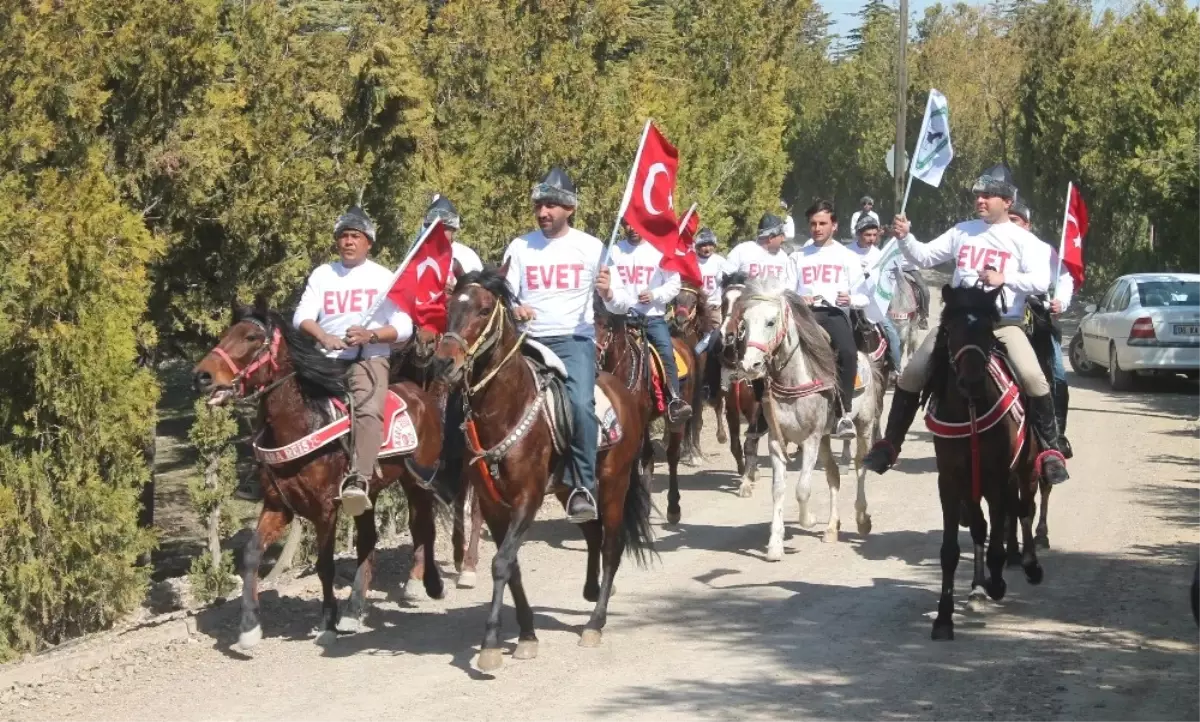 Konya\'da Referandum İçin Atlı Evet Çağrısı