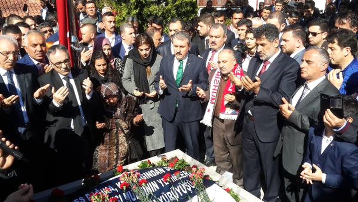 Muhsin Yazıcıoğlu, Ölümünün 8\'inci Yılında Mezarı Başında Anıldı