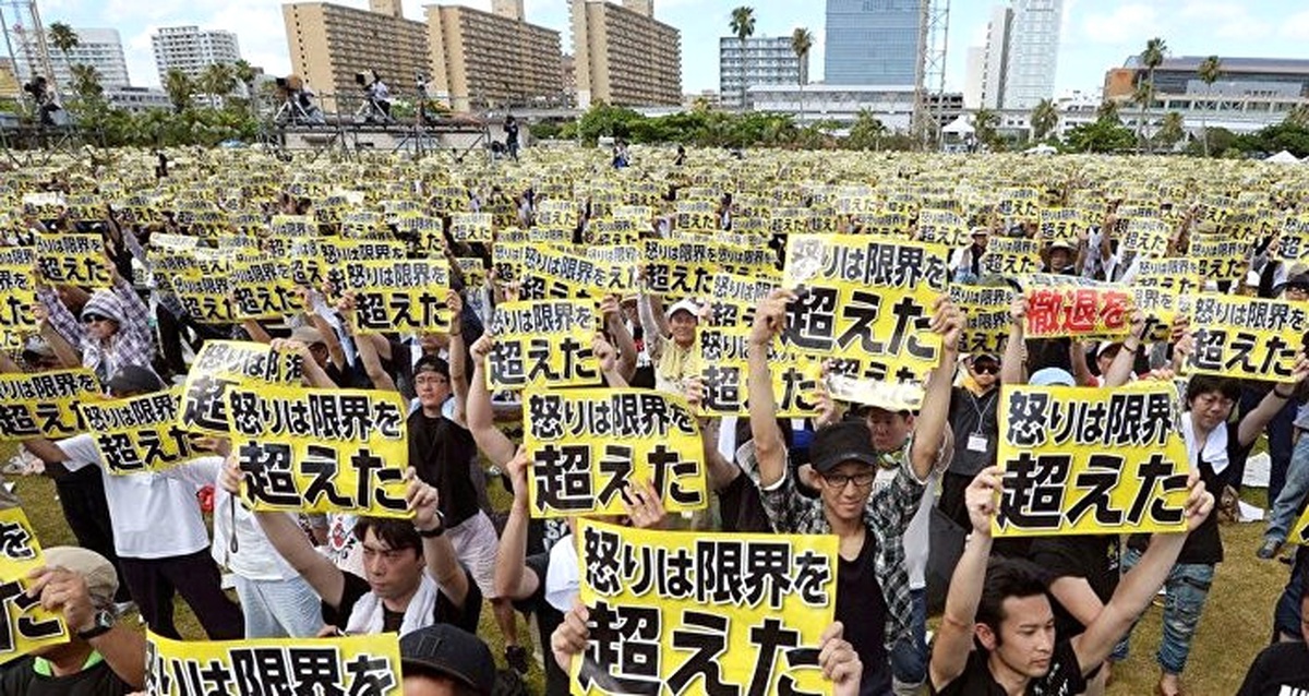 Okinawa\'da ABD Üssünün Taşınmasına Karşı Miting
