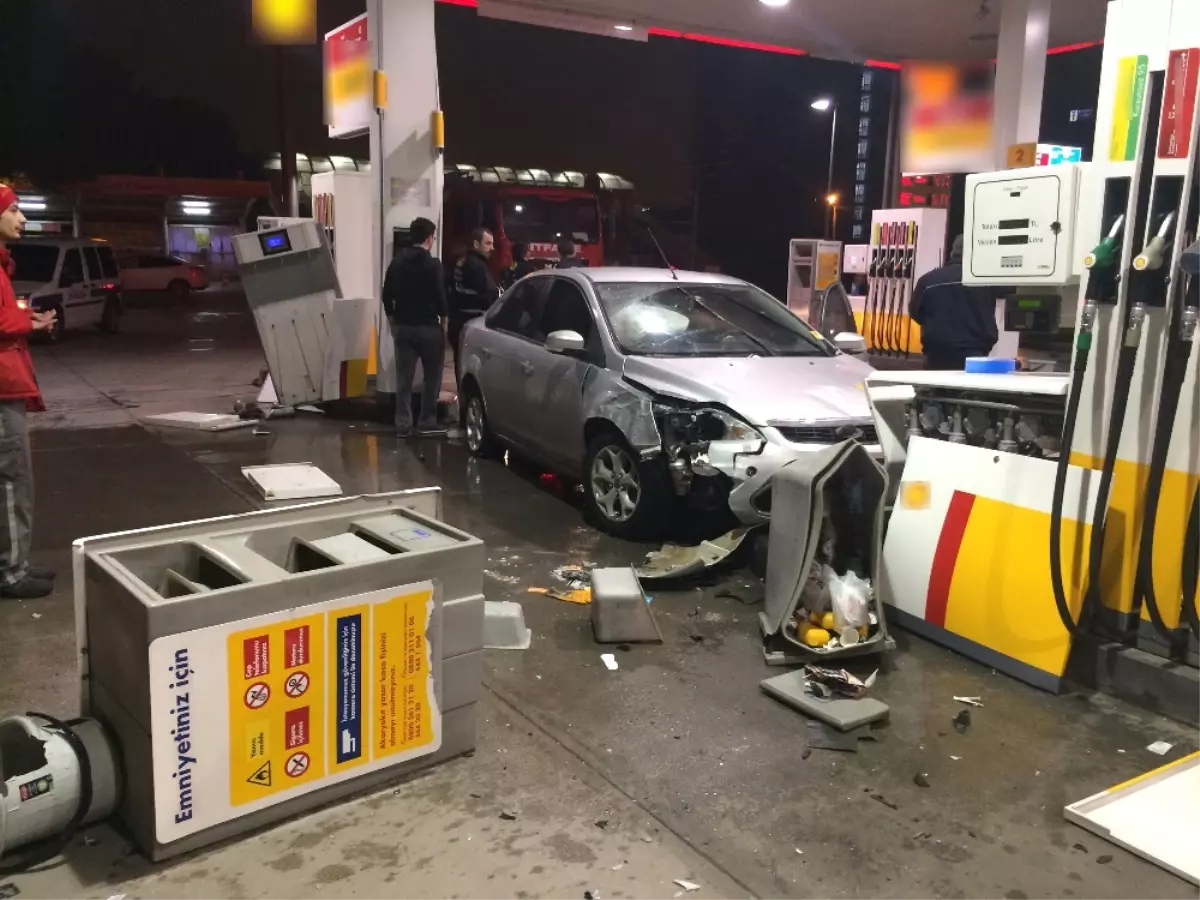 Önce Ciple Çarpıştı, Ardından Akaryakıt Istasyonuna Girdi