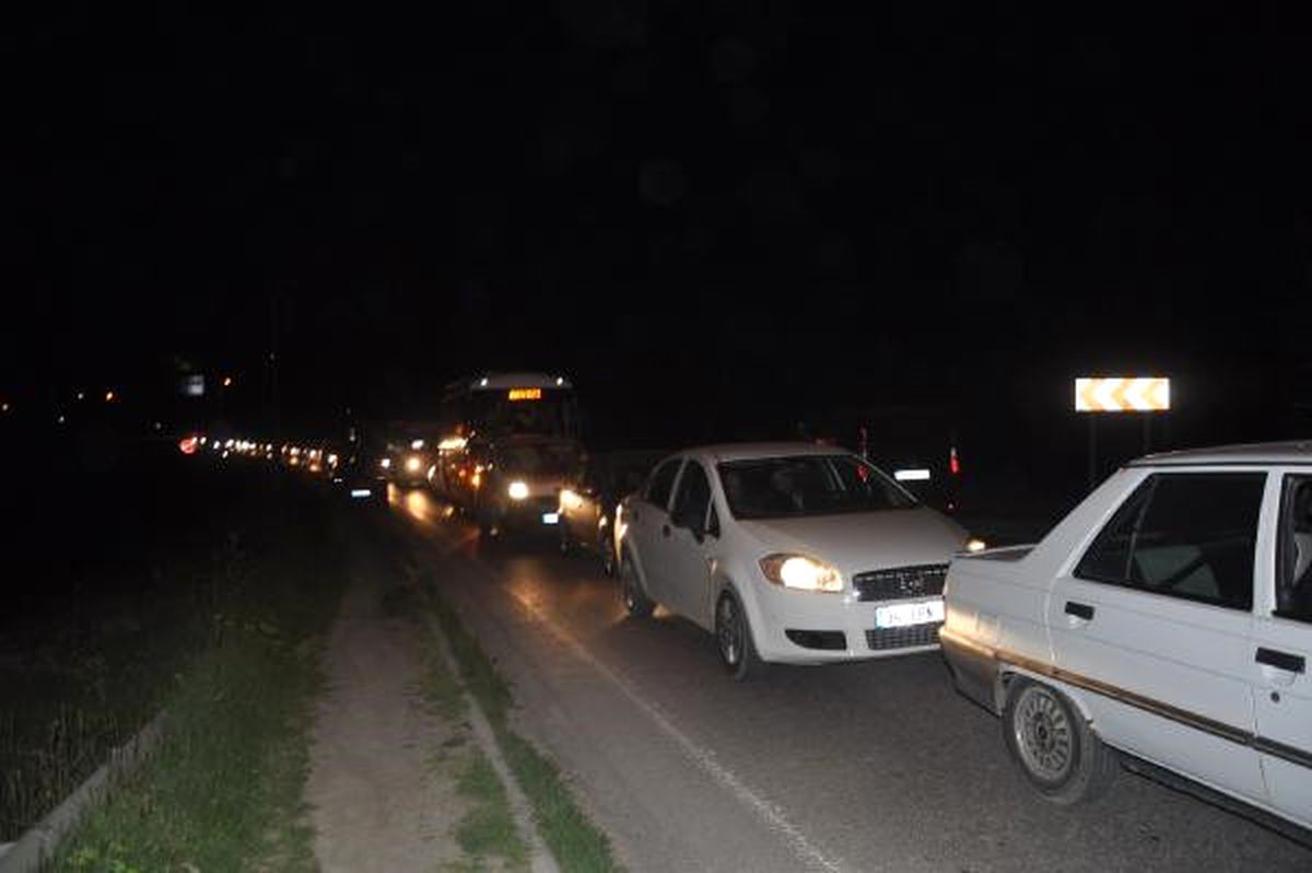 Otoyolu Ulaşıma Kapatan İntihar Girişimi