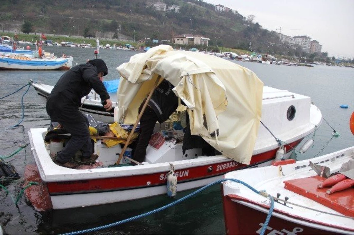 Rize\'de Bir Kişi Balıkçı Barınağında Ölü Bulundu
