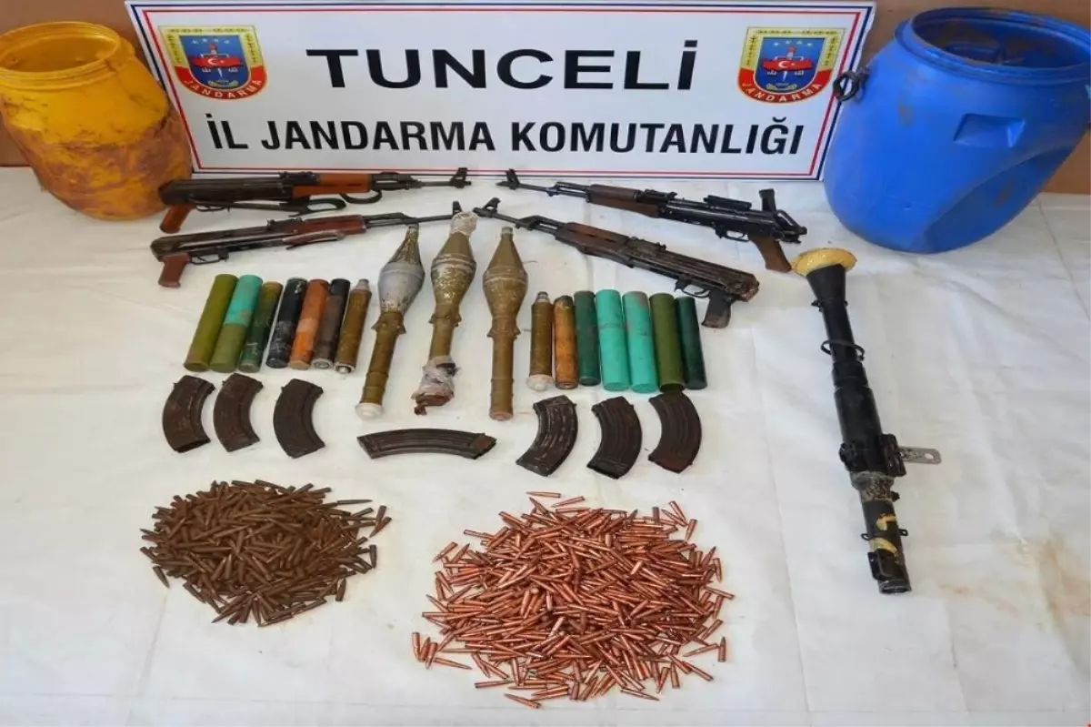 Tunceli\'de C4 Patlayıcıyla Birlikte Yüklü Miktarda Mühimmat Ele Geçirildi