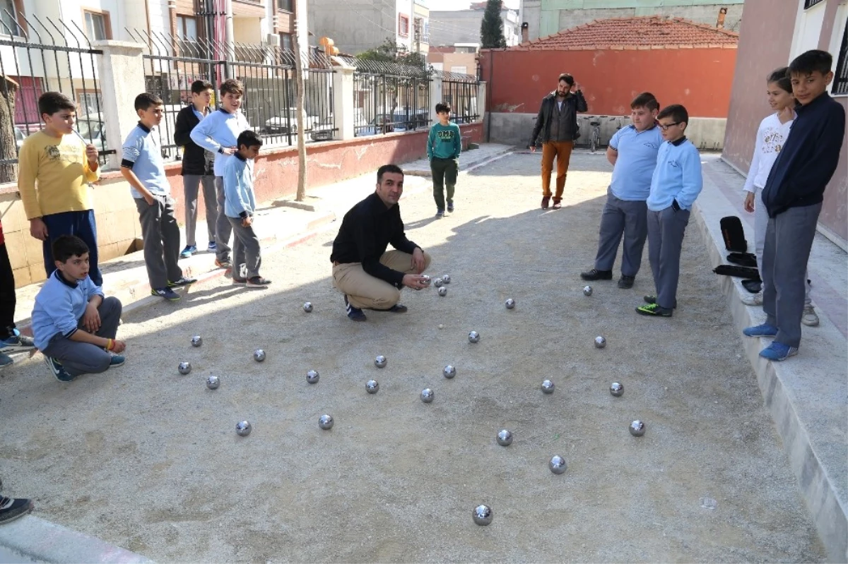 Turgutlu Belediyesinden Öğrencilere Bocce Sahası