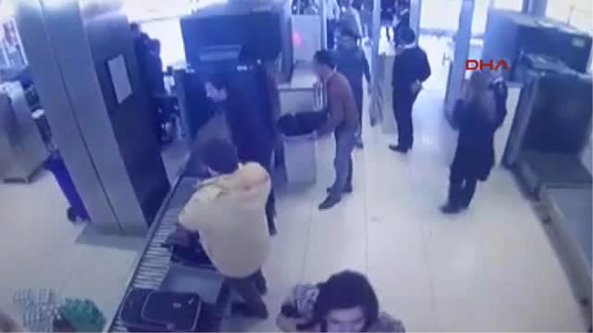 Van Havalimanı\'nda Iranlı Yolcunun Valizinden Uyuşturucu Çıktı