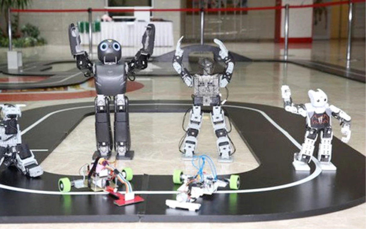 Ytü\'de Robotlar Yarışıyor