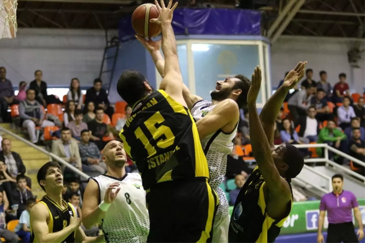 Akhisar Belediyespor Smith Ile Kazandı