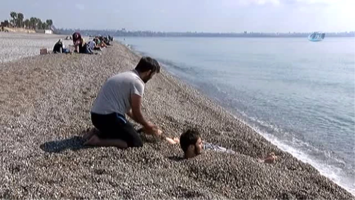 Antalyalılar Hafta Sonu Sahillere Akın Ederek Denizin Keyfini Çıkardı