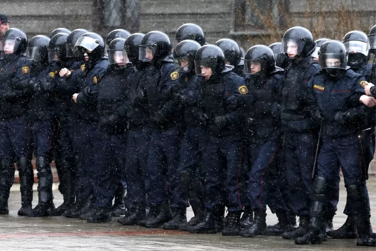 Beyaz Rusya\'da Vergi Protestosuna Yüzlerce Tutuklama