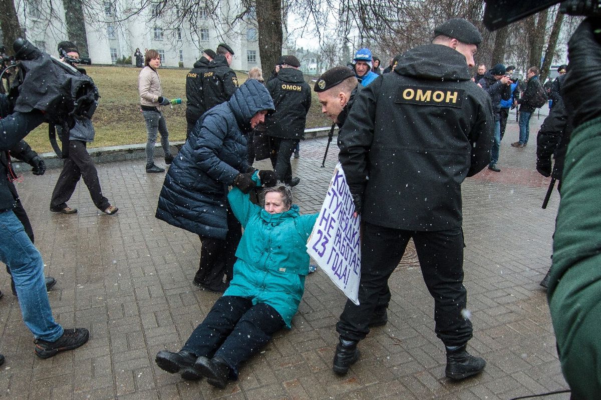 Beyaz Rusya\'da Vergi Protestosuna Yüzlerce Tutuklama