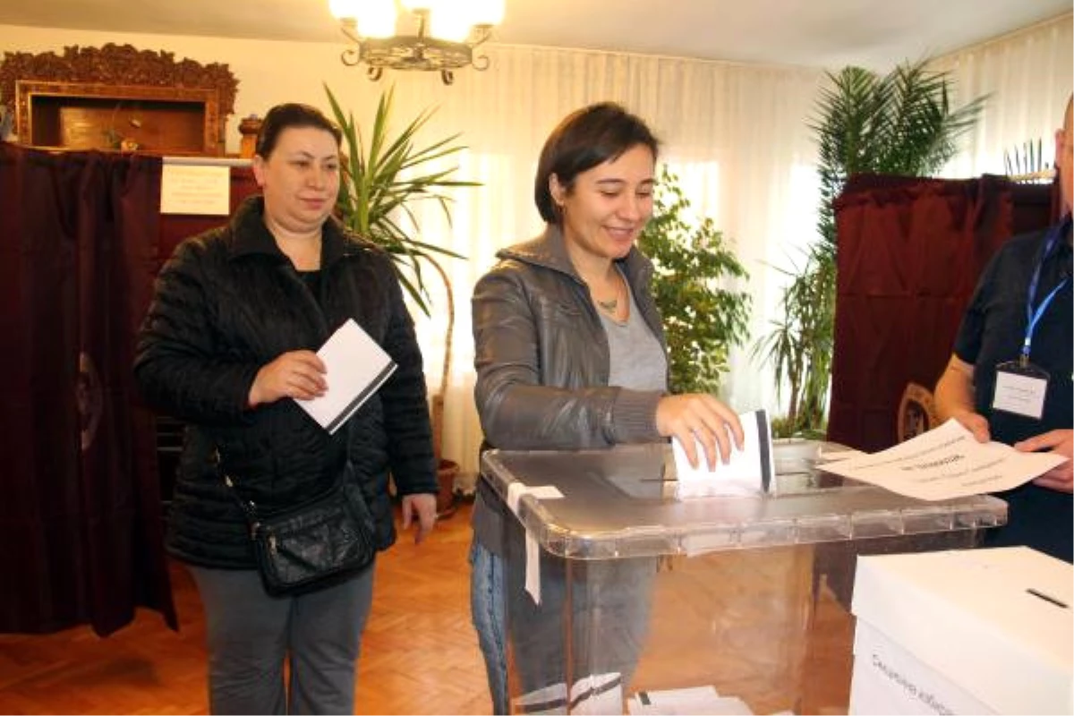 Bulgaristan\'da Seçim İçin Trakya\'daki Çifte Vatandaşlar Oylarını Kullandı