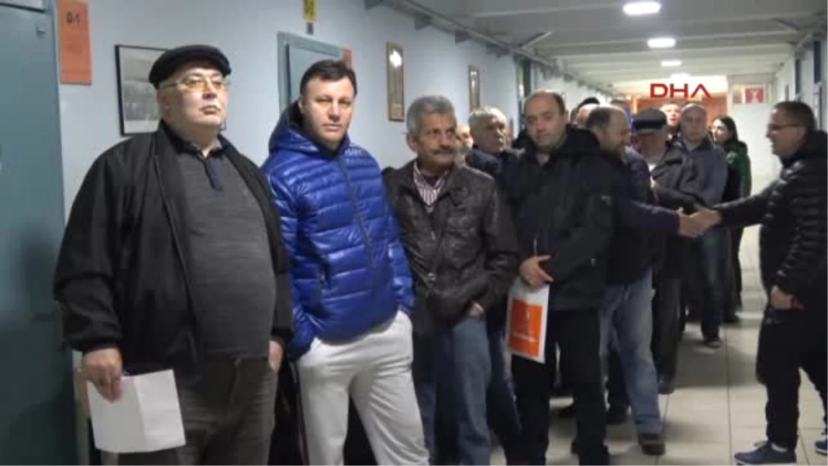 Bulgaristan\'daki Seçim Için Istanbul\'da Saat 07.00\'de Sandık Başına Koştular