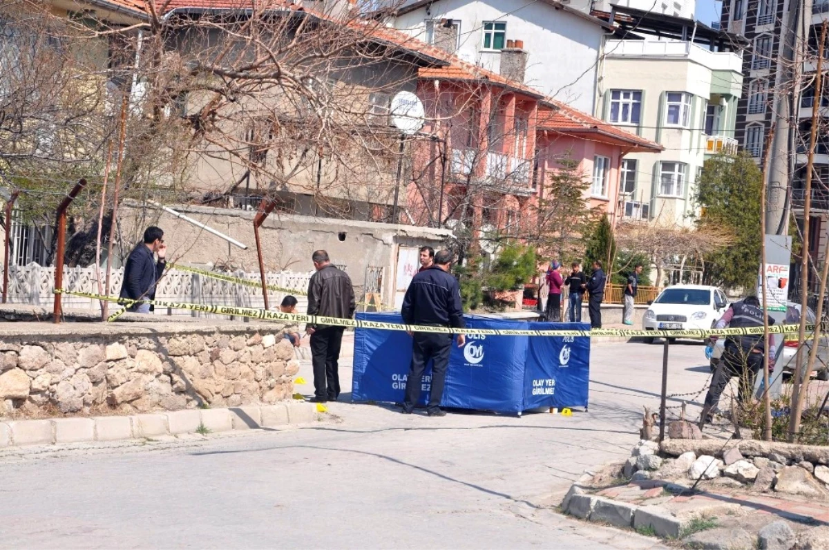 Eşini Sokak Ortasında Pompalı Tüfekle Vurarak Öldürdü (1)