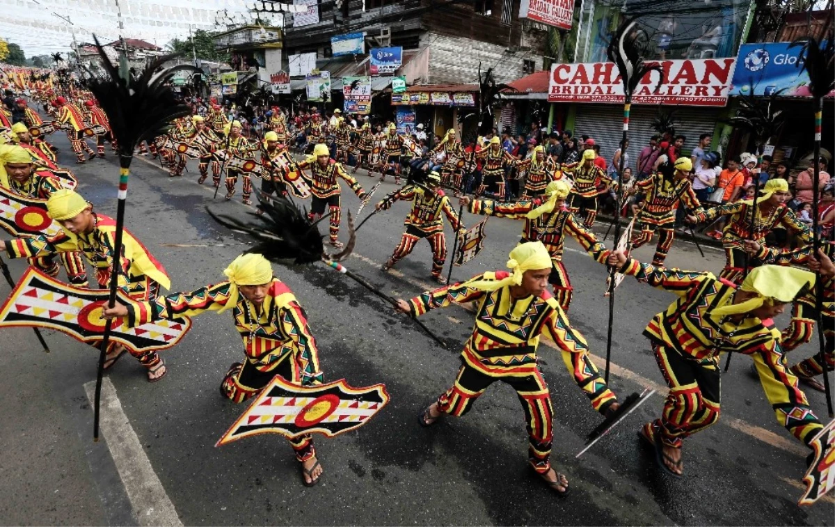 Filipin\'de Kaamulan Festivali Kutlandı