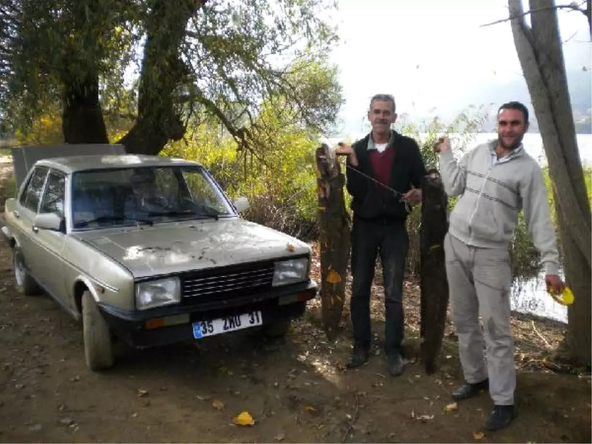 Gölcük Gölü\'nde Kayık Alabora Oldu, 1 Kişi Kayıp (2)